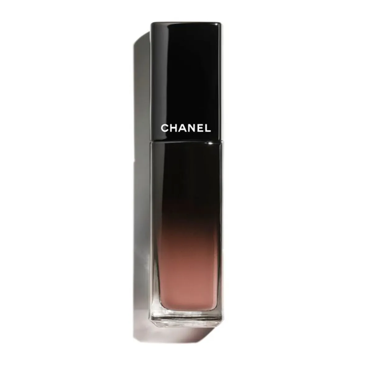 CHANEL - CHANEL ROUGE ALLURE LAQUE La barra de labios líquida brillante y de larga duración