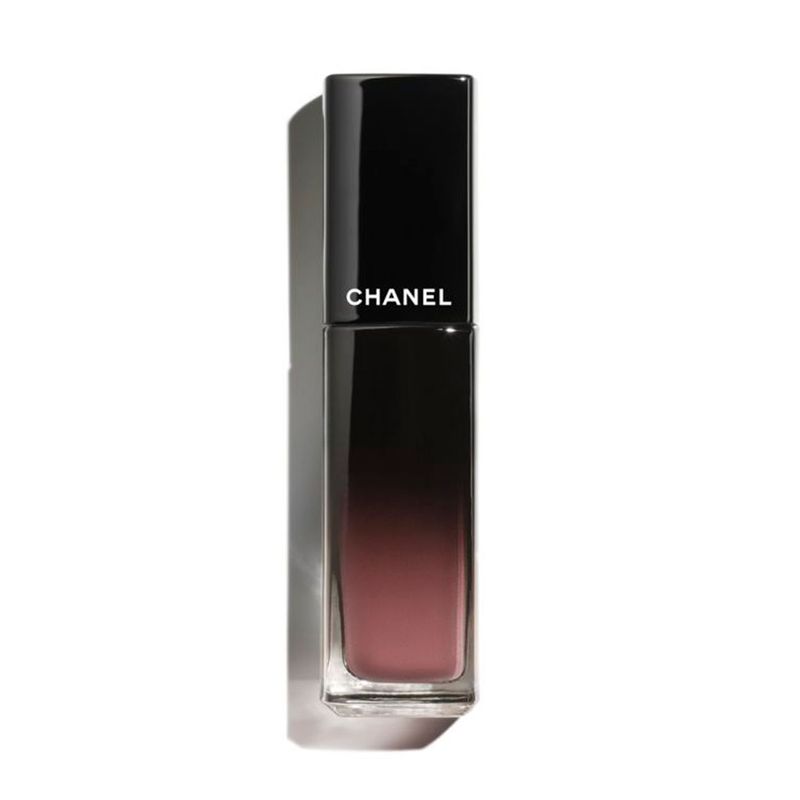 CHANEL - CHANEL ROUGE ALLURE LAQUE La barra de labios líquida brillante y de larga duración