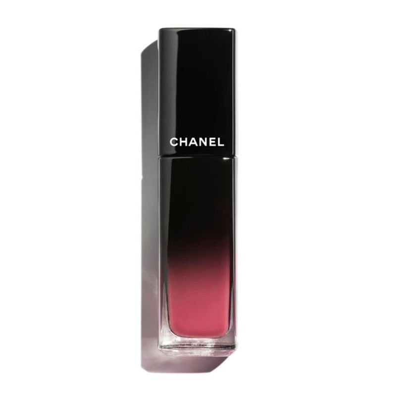 CHANEL - CHANEL ROUGE ALLURE LAQUE La barra de labios líquida brillante y de larga duración