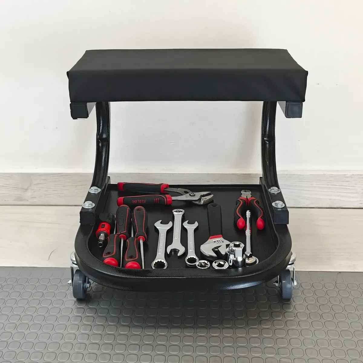 GENERICO - Silla para mecanico con ruedas y bandeja marca induhogar