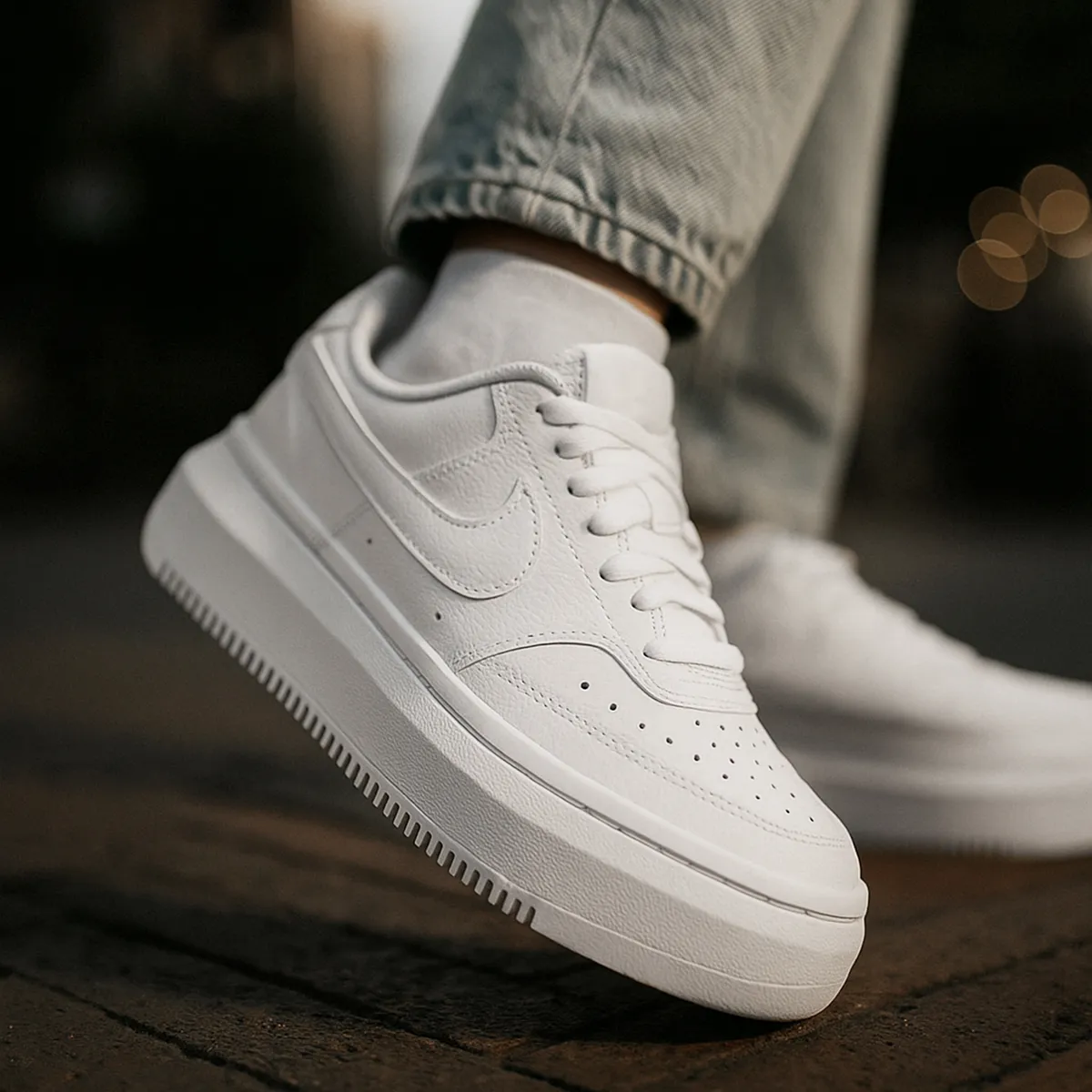 NIKE - Tenis Nike Mujer Moda Court Vision Alta Blancos