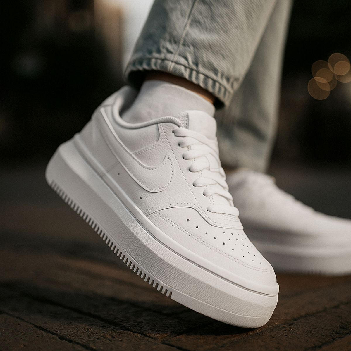 NIKE - Tenis Nike Mujer Moda Court Vision Alta Blancos