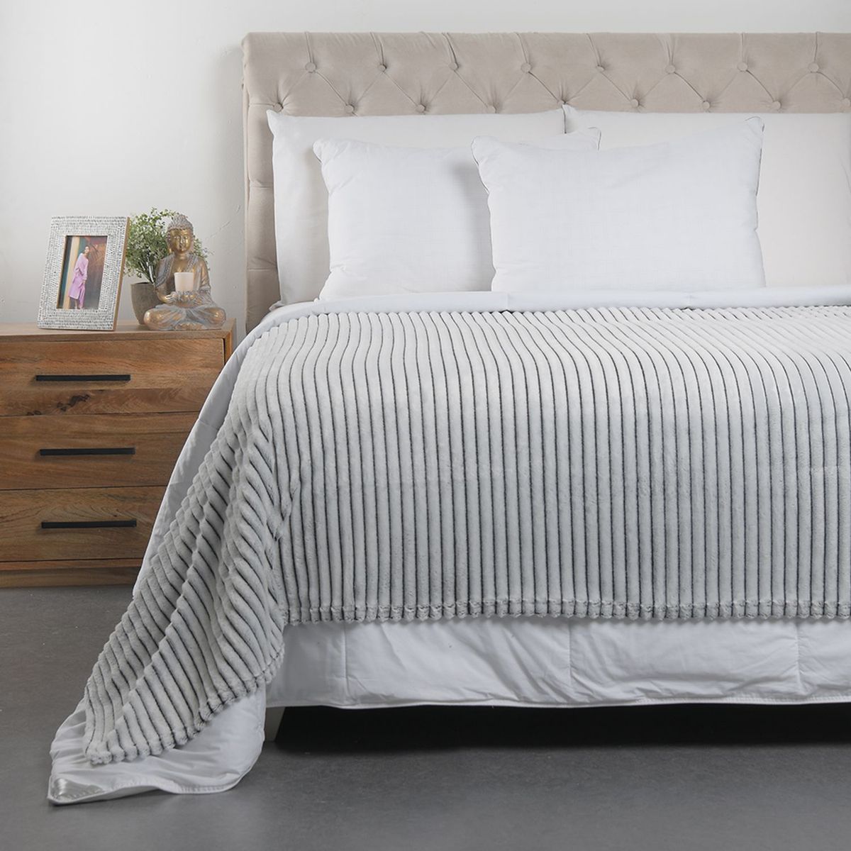 BASEMENT HOME - Manta Lisa de Poliéster Ultra Soft Basement Home 160x230 cm