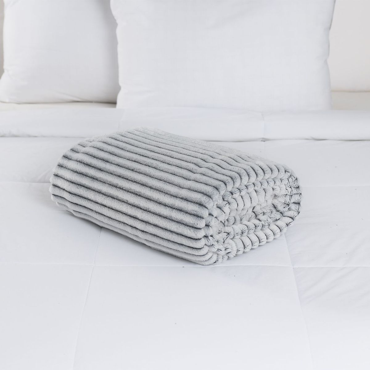 BASEMENT HOME - Manta Lisa de Poliéster Ultra Soft Basement Home 160x230 cm