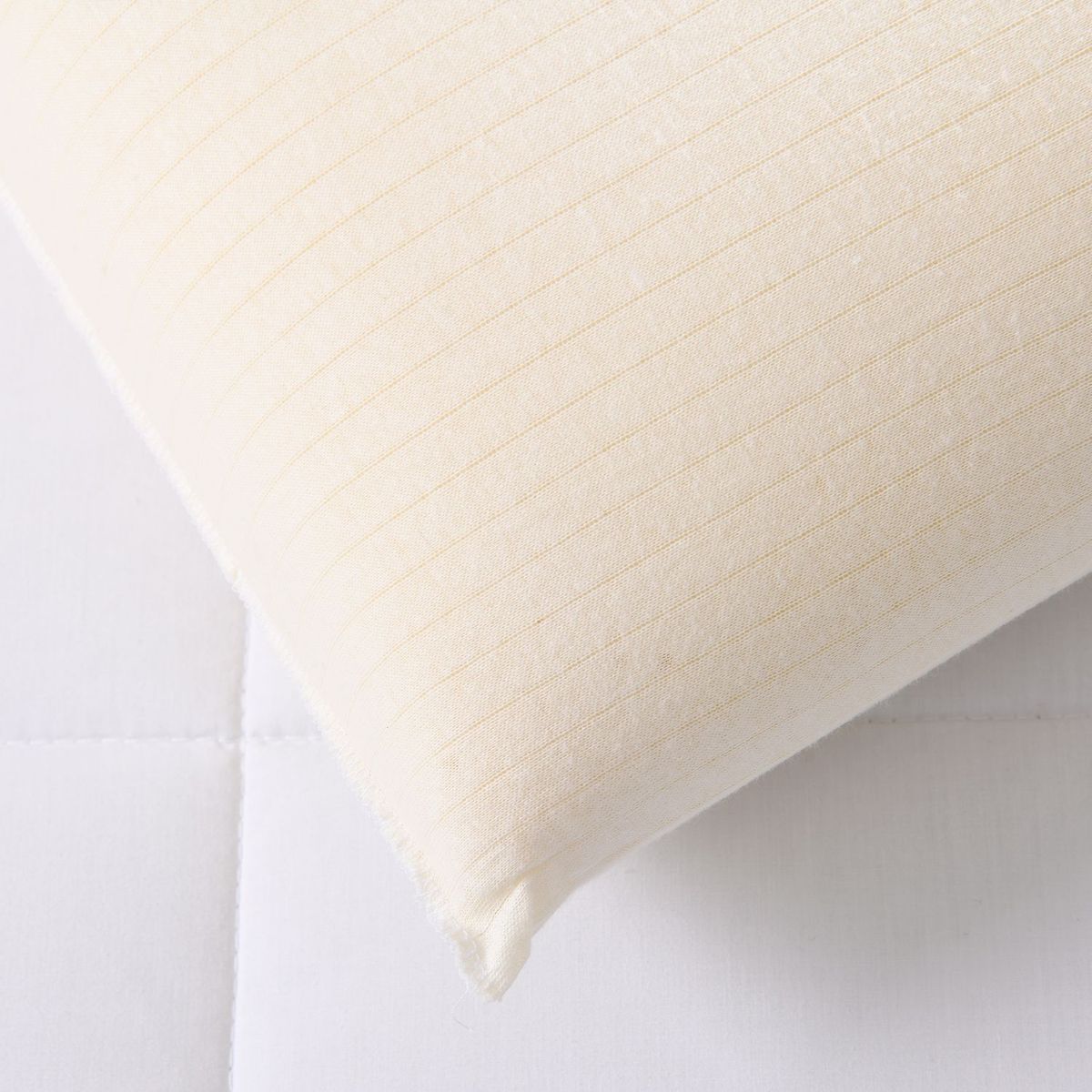 BASEMENT HOME - Almohada en Memory Foam, Firmeza Suave 46 X 66 cm Basement Home Classic Soft