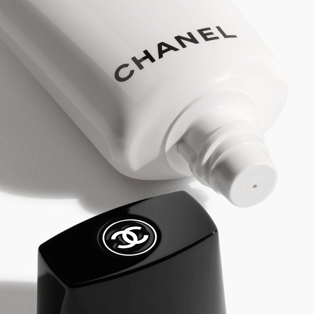 CHANEL - CHANEL LA BASE ILLUMINATRICE Glowing Makeup Primer