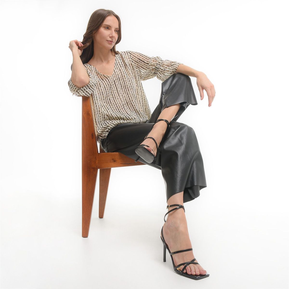 GUESS - Sandalias para Mujer con tacón delgado. Sandalias Guess negras de moda para mujer