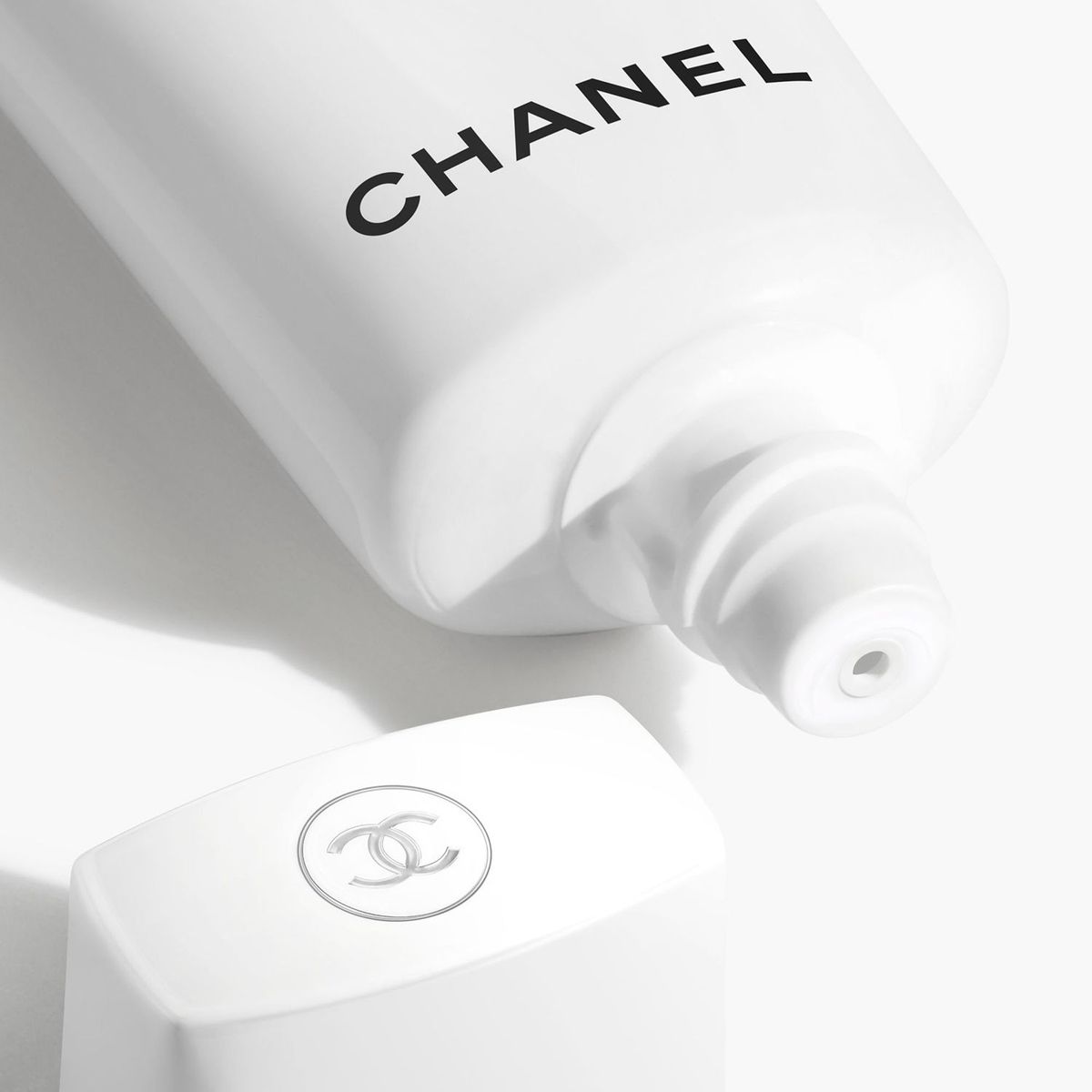 CHANEL - CHANEL UV ESSENTIEL SPF50