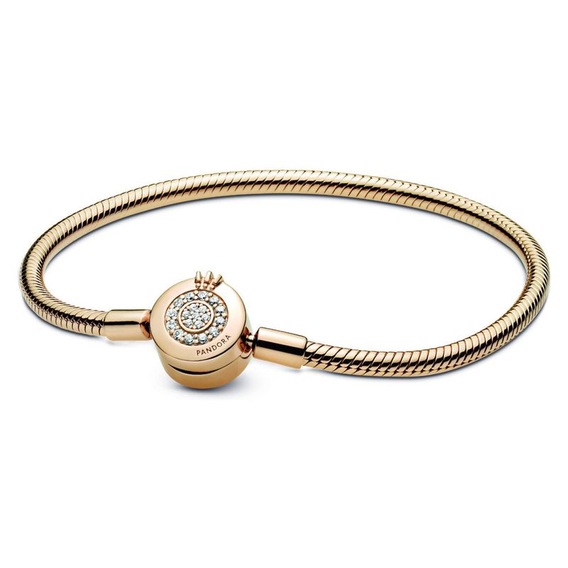 PANDORA - Brazalete Pandora Diseño Cadena de Serpiente O Coronada Brillante de Pandora Moments Recubrimiento en Oro