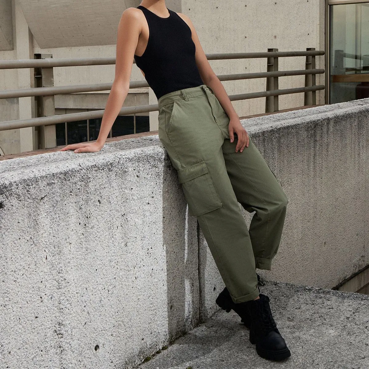 UNIVERSITY CLUB - Jean Cargo para Mujer Tiro alto de Algodón University Club