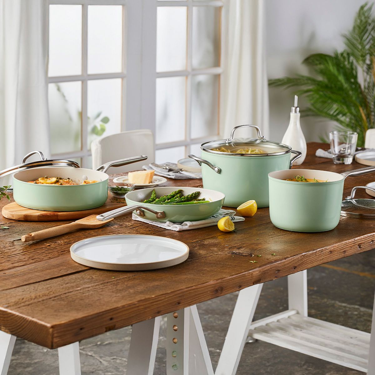 KITCHENAID - Juego de ollas Kitchenaid: Antiadherente Cerámico, Aluminio Anodizado. Bateria Acero 10 piezas Verde Pistachio