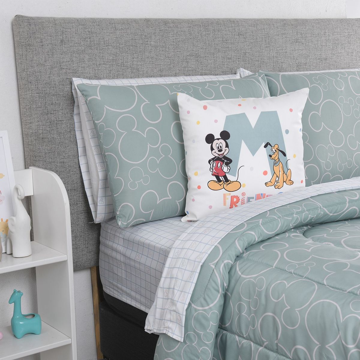 DISNEY - Cojín infantil M&F PLUTO 45 x 45 cm