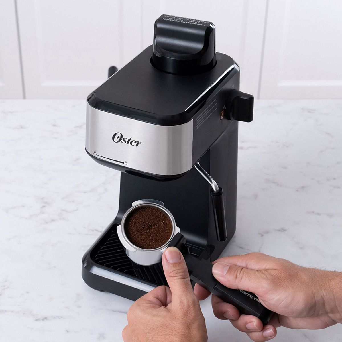 OSTER - Cafetera expresso Oster | 4 Tazas |  2 Preparaciones |  Espumador de leche