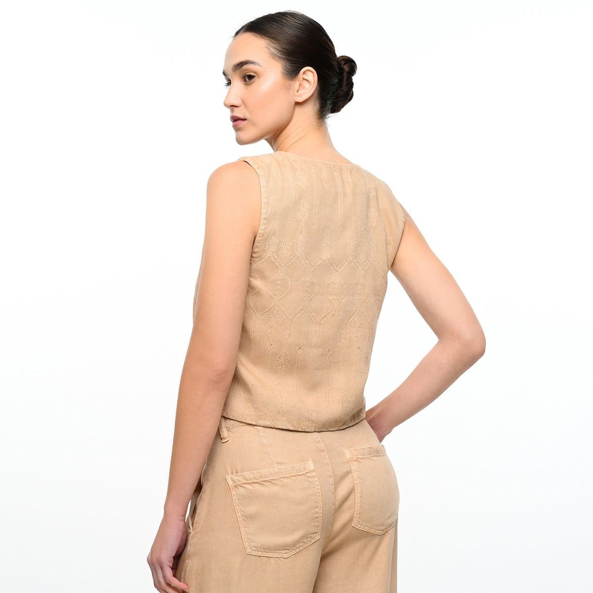 WAIMARI X FALABELLA - Chaleco Mujer con Bordado WAIMARI X FALABELLA