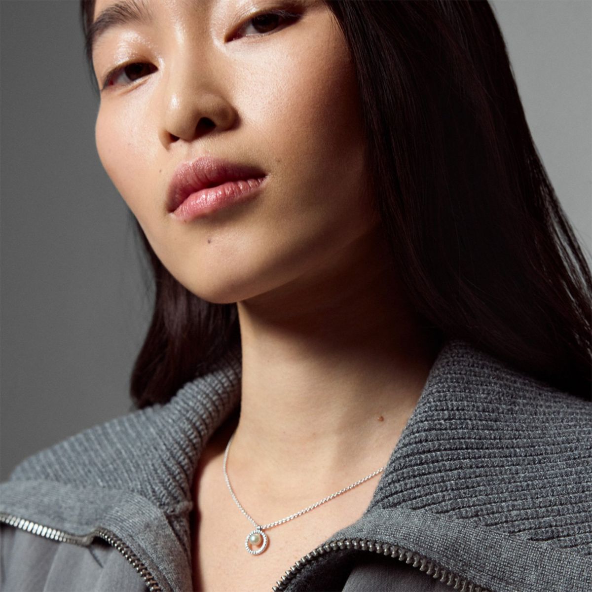 PANDORA - Set Pandora Collar y Aretes Perla envuelta en circulo Plata Esterlina