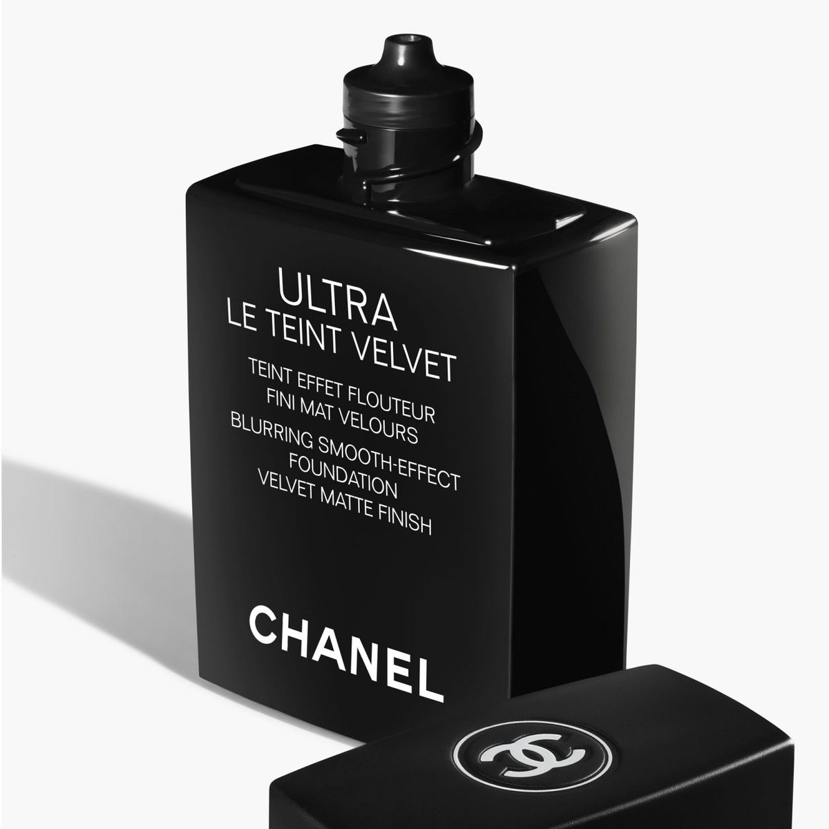 CHANEL - Bases de maquillaje en Crema Chanel Ultra Le Teint Velvet B20 30 ml