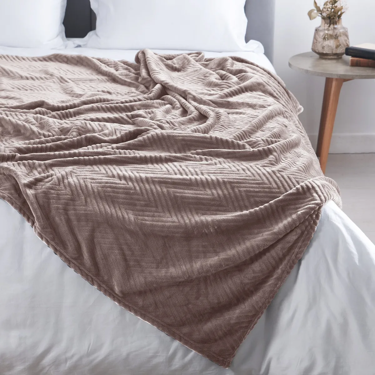 DISTRIHOGAR - Cobija Poliéster Rosa Distrihogar