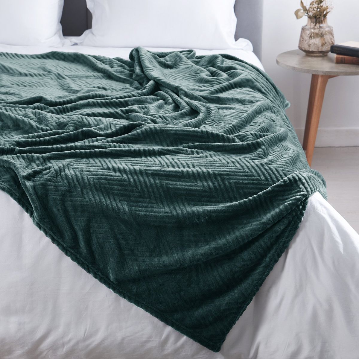 DISTRIHOGAR - Cobija Poliéster Verde Distrihogar