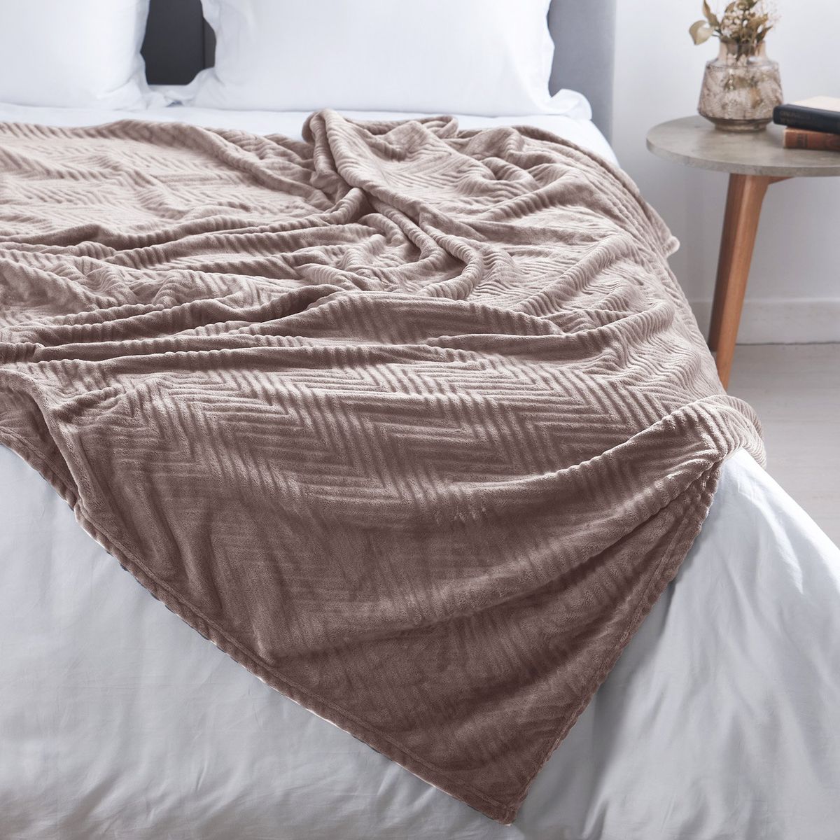 DISTRIHOGAR - Cobija Poliéster Rosa Distrihogar