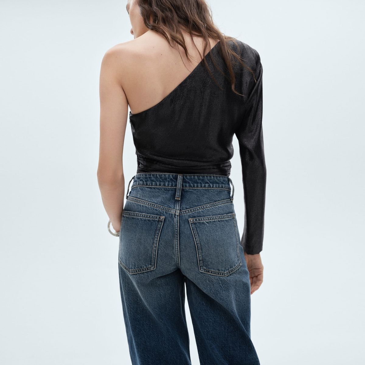 MANGO - Blusa Mujer Brillante Una manga MANGO