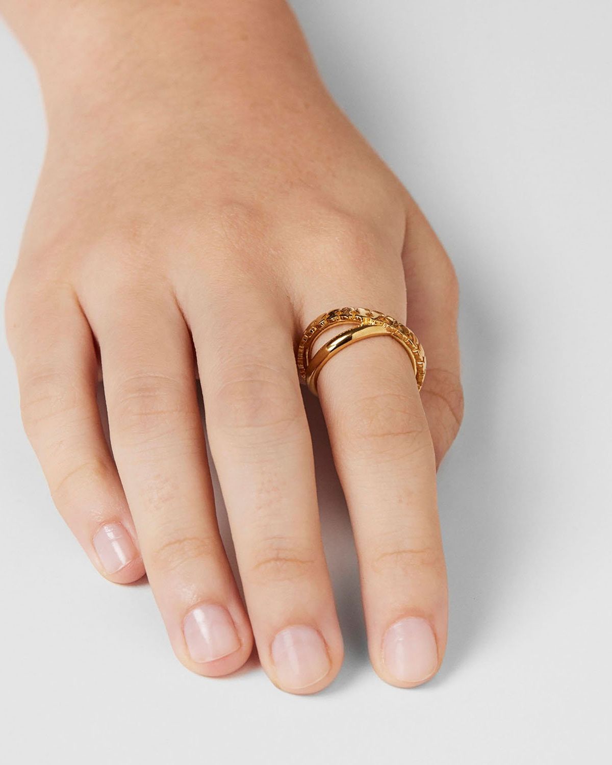 Anillo Straight cruz con baño de oro 18 kt sobre plata TOUS