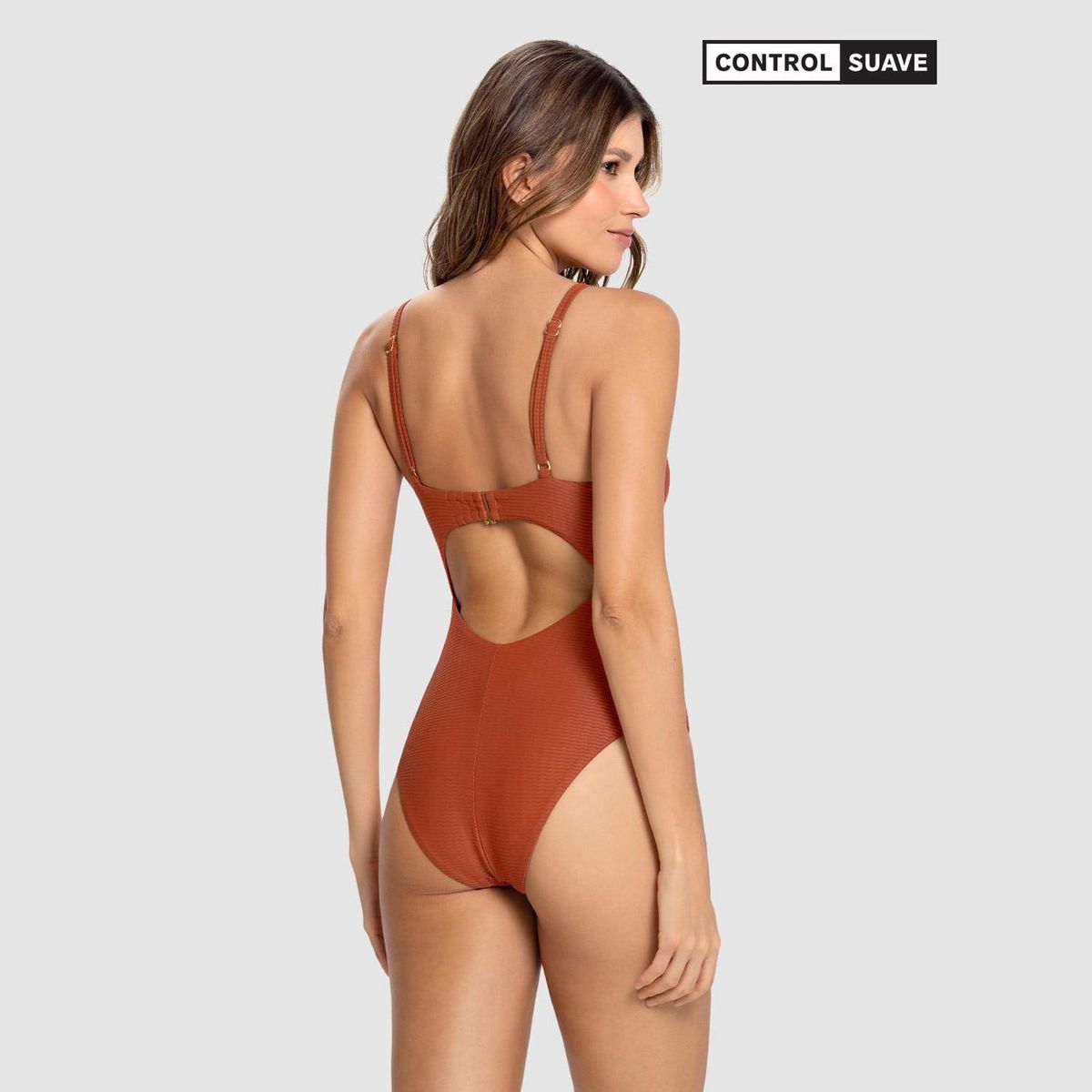 LEONISA - Vestido de baño enterizo de control suave con detalle de escote cruzado