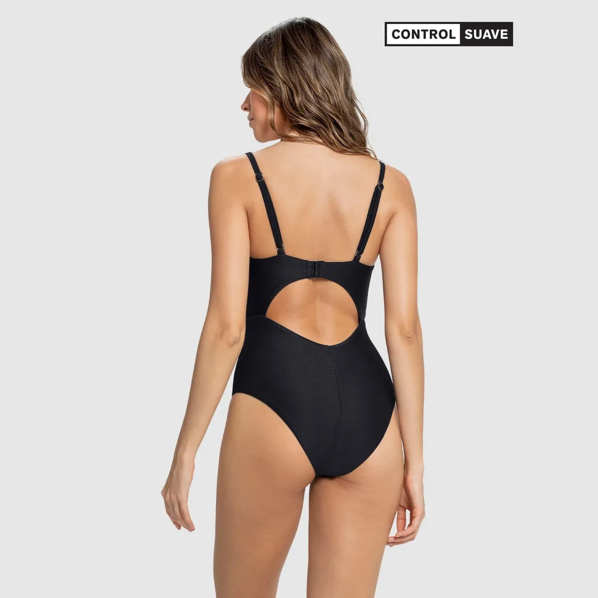 LEONISA - Vestido de baño enterizo de control suave con detalle de escote cruzado