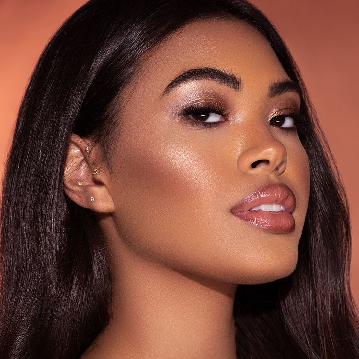 SHEGLAM - Iluminador de rostro Líquida Glow Bloom Liquid Highlighter-Tea Cake SHEGLAM 5,2 ml