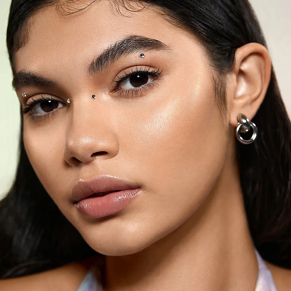 SHEGLAM - Iluminador de rostro Emulsión Chroma-Glow Bloom Liquid Highlighter-Flying Comet SHEGLAM 5,2 ml