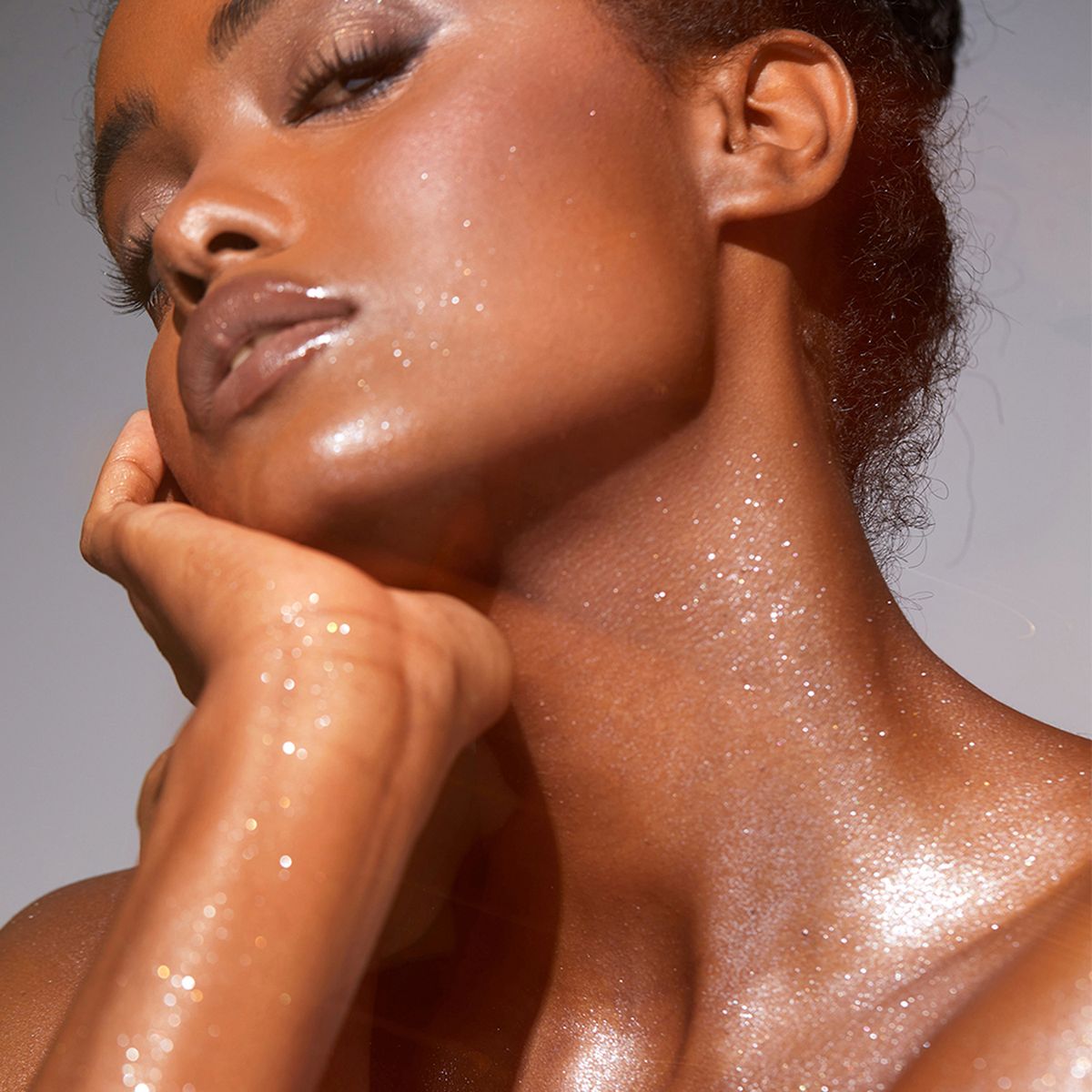 SHEGLAM - Iluminador de rostro en Spray Go Go Glow Highlighting Body Mist-Gilded Glow SHEGLAM 10 gr