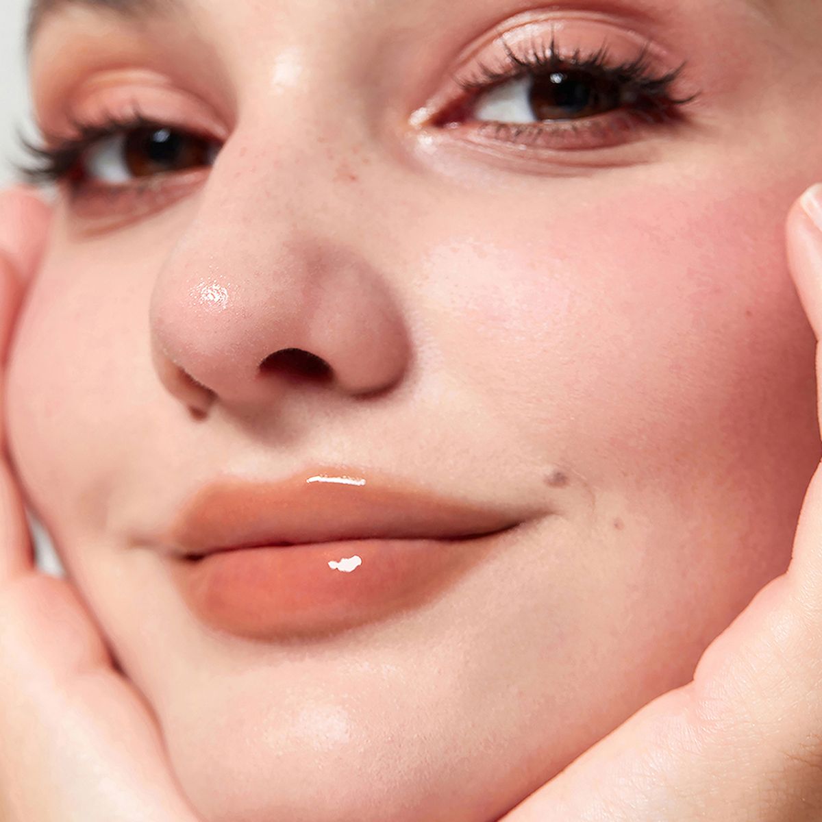 SHEGLAM - Labial Pout-Perfect Shine Lip Plumper-First Crush Sheglam 2 gr 