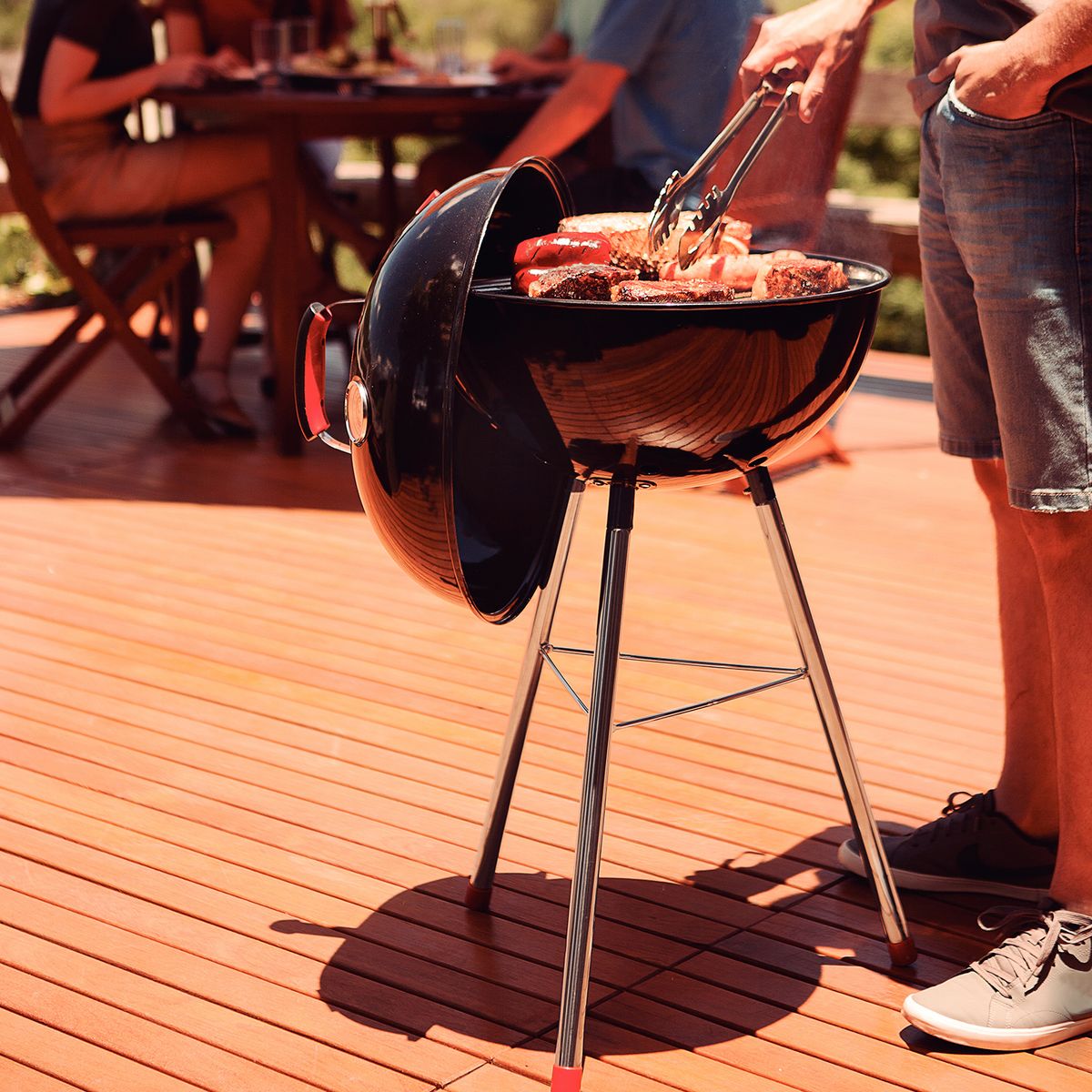 TRAMONTINA - Grill a carbón Tramontina TCP-450L con tapa de acero esmaltado y termómetro