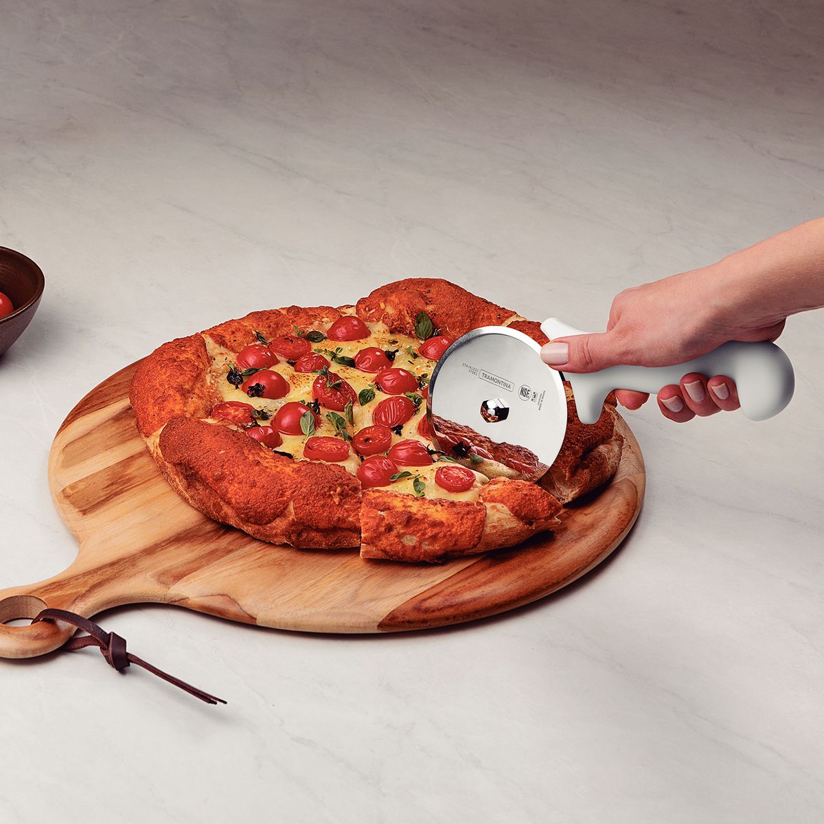 TRAMONTINA - Cortador de pizza Tramontina Profesional de acero inoxidable y mango de polipropileno blanco