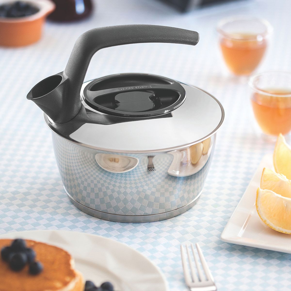 TRAMONTINA - Tetera Tramontina de acero inoxidable de 1,5 L con fondo triple y mango negro