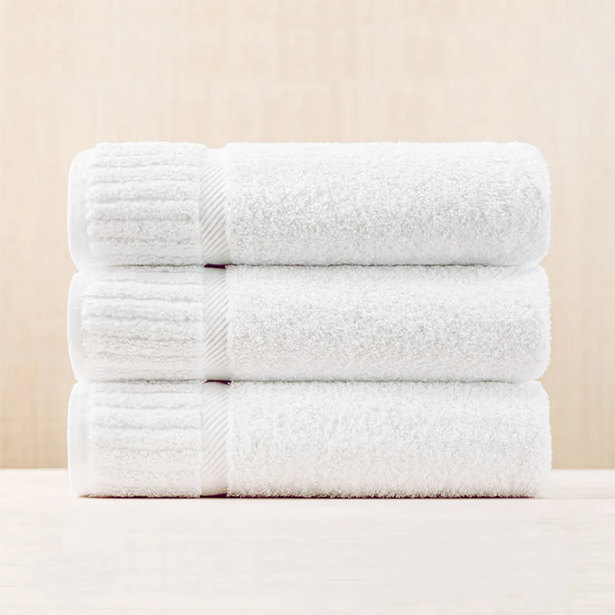 BASEMENT - Juego de toallas Manos 500 g/m2, Cuerpo 590 g/m2 y Tapete 840 g/m2 SOB, 2 Toallas 43.5x83.5 cm + 2 Toallas 78x147 cm + 1 Tapete 50x90 cm
