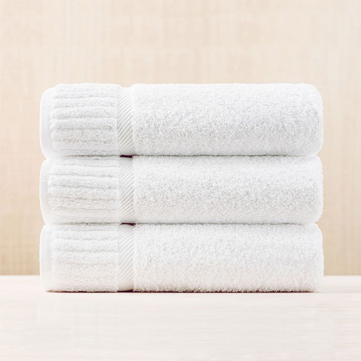 BASEMENT - Juego de toallas Manos 500 g/m2, Cuerpo 590 g/m2 y Tapete 840 g/m2 SOB, 2 Toallas 43.5x83.5 cm + 2 Toallas 78x147 cm + 1 Tapete 50x90 cm