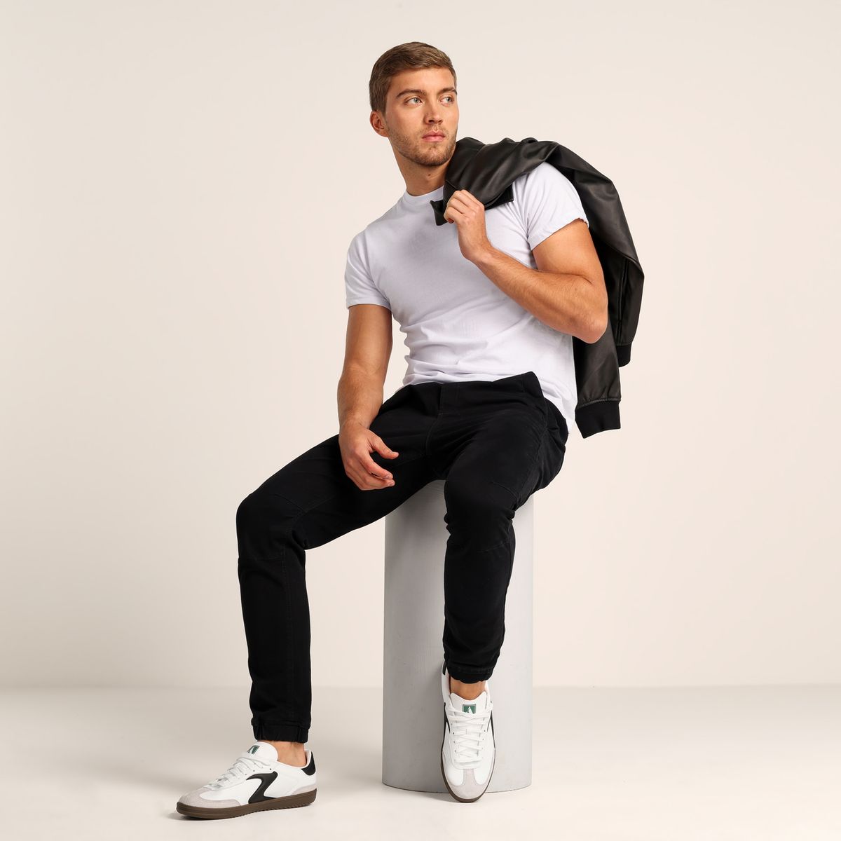 SKECHERS - Tenis Skechers Moda Hotshot Pyke Hombre Blancos