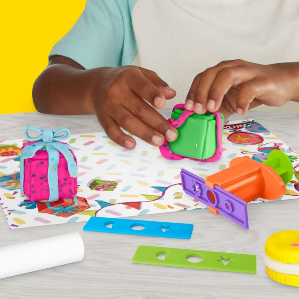 PLAY DOH - Masa Play Doh  Moldeable : Crea Regalos de Juguete