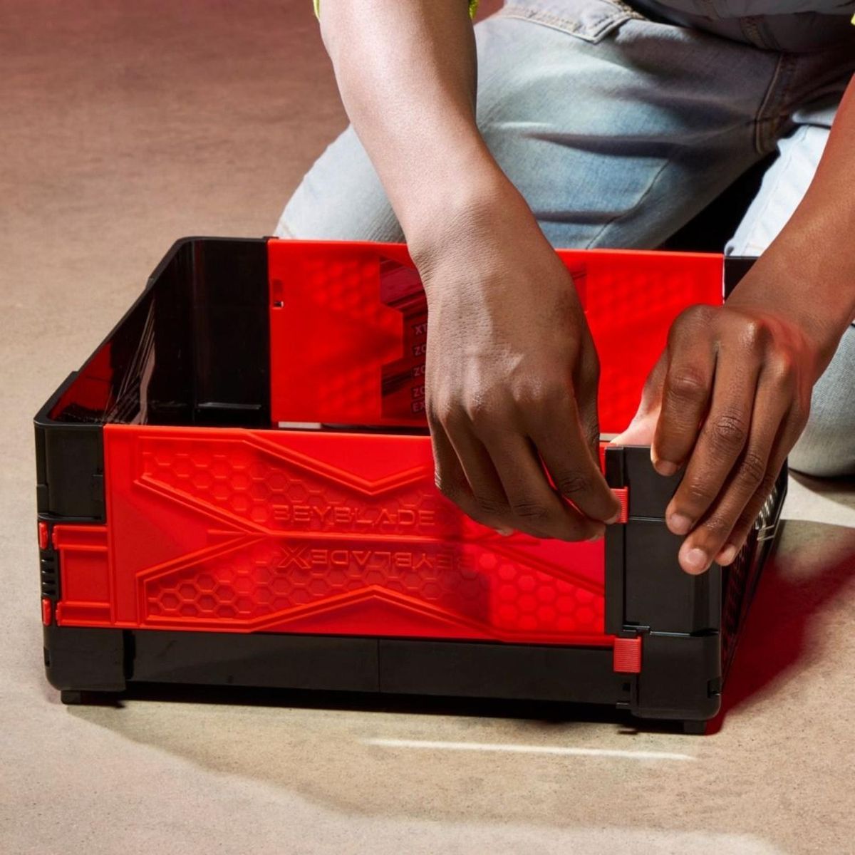 BEYBLADE - Lanzador Beyblade Estadio  X: Beystadium Portátil
