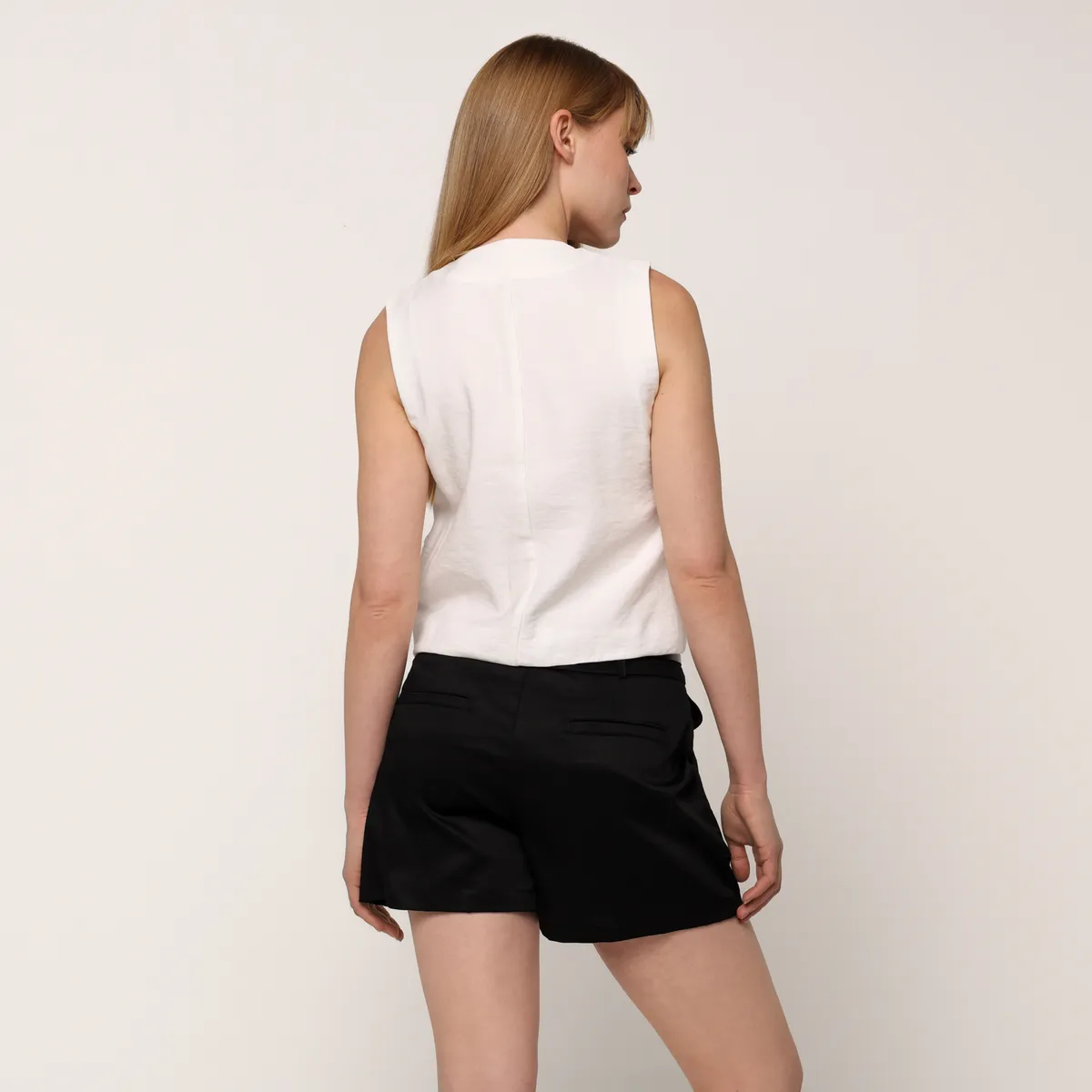 BASEMENT - Short Mujer Tiro alto Basement