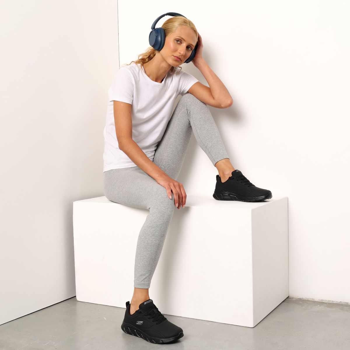 SKECHERS - Tenis Skechers Moda Bobs B Flex Lo Cool Mujer Negros