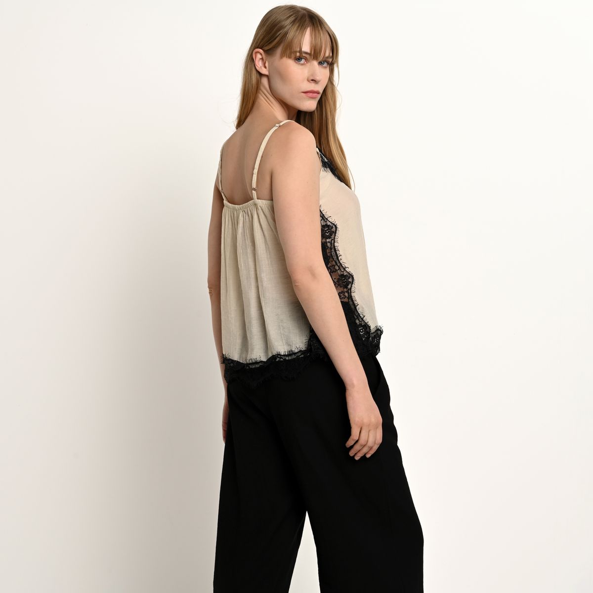 BASEMENT - Blusa Mujer con Encaje Sin mangas Basement