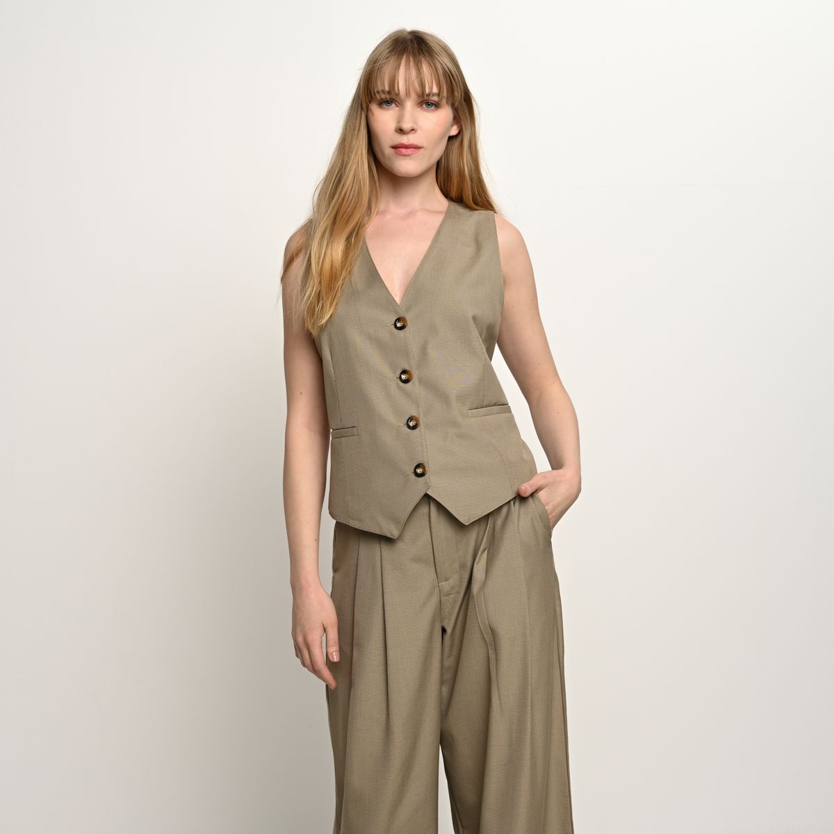 BASEMENT - Chaleco Mujer Basement