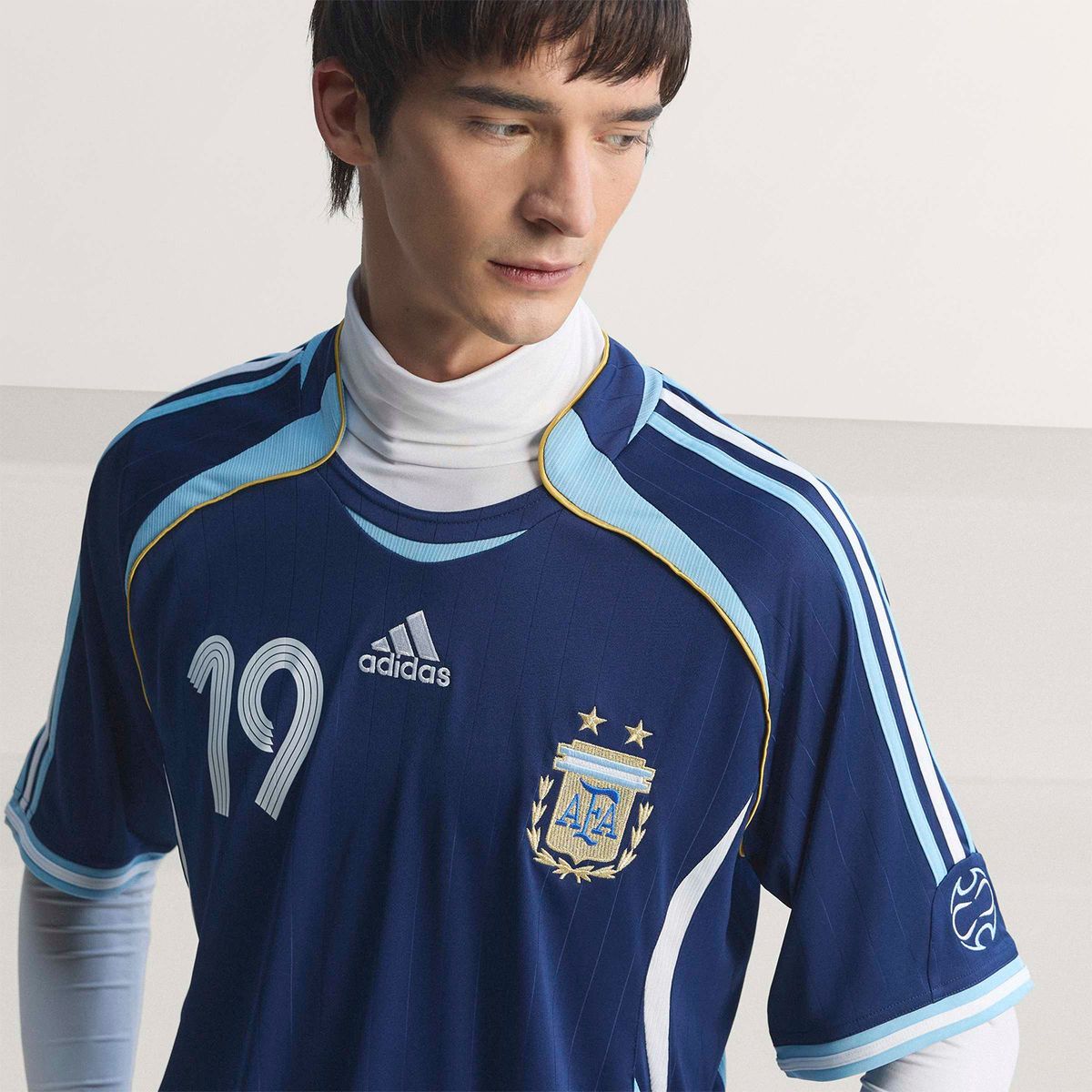 ADIDAS - Camiseta de Fútbol Retro Selección Argentina 2006 Visitante Hombre #19 Messi