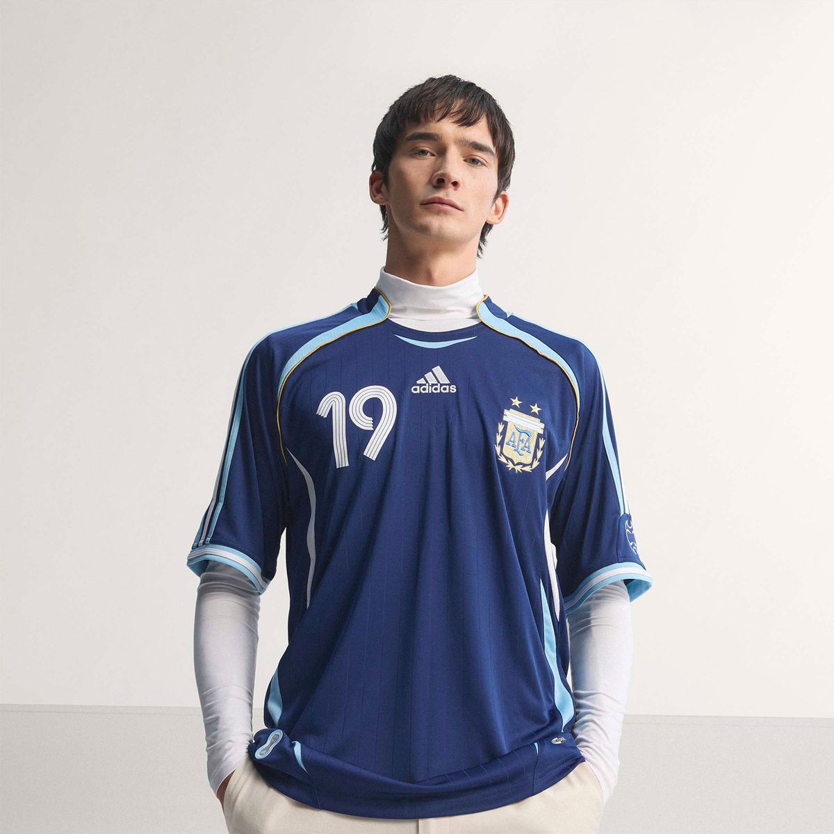ADIDAS - Camiseta de Fútbol Retro Selección Argentina 2006 Visitante Hombre #19 Messi
