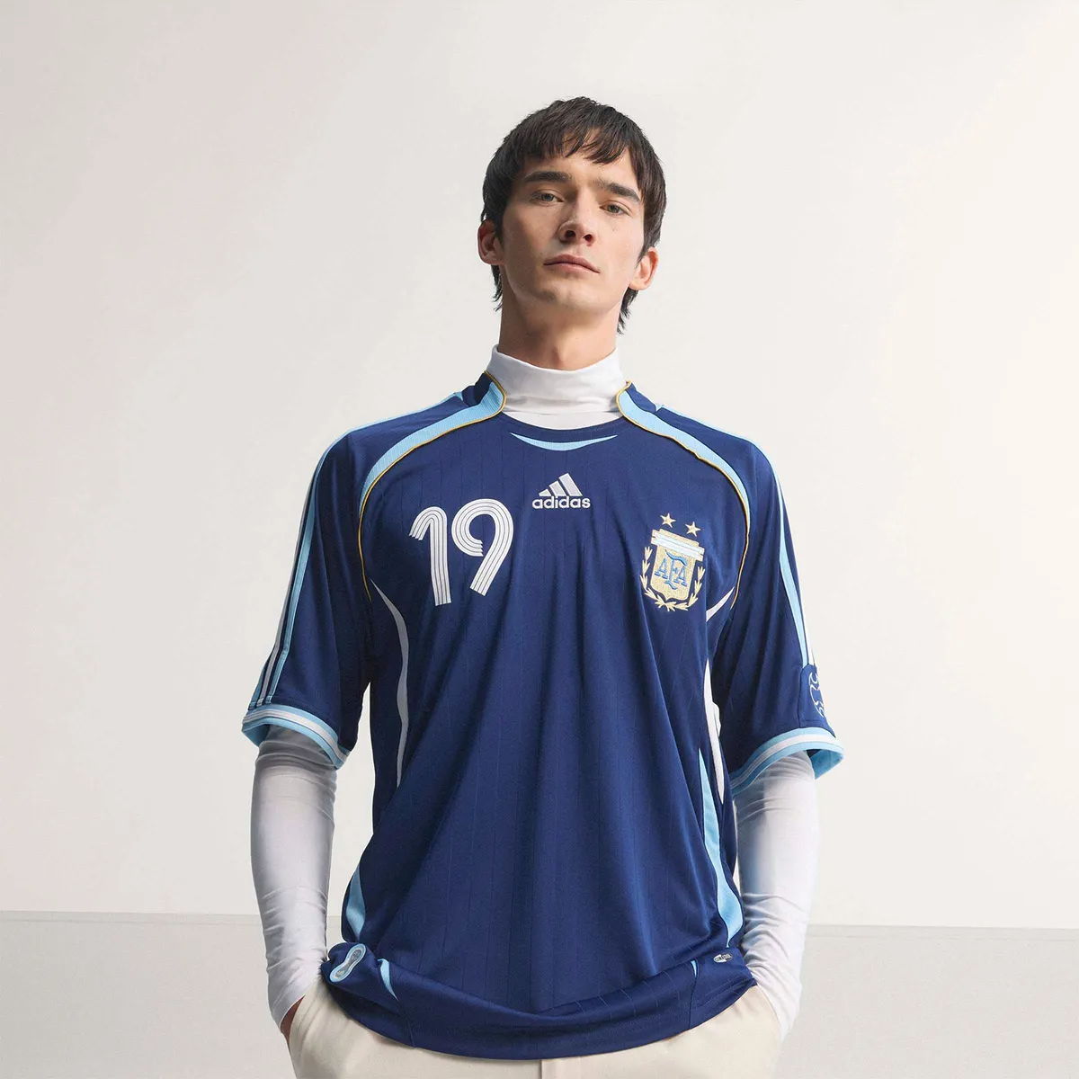 ADIDAS - Camiseta de Fútbol Retro Selección Argentina 2006 Visitante Hombre #19 Messi