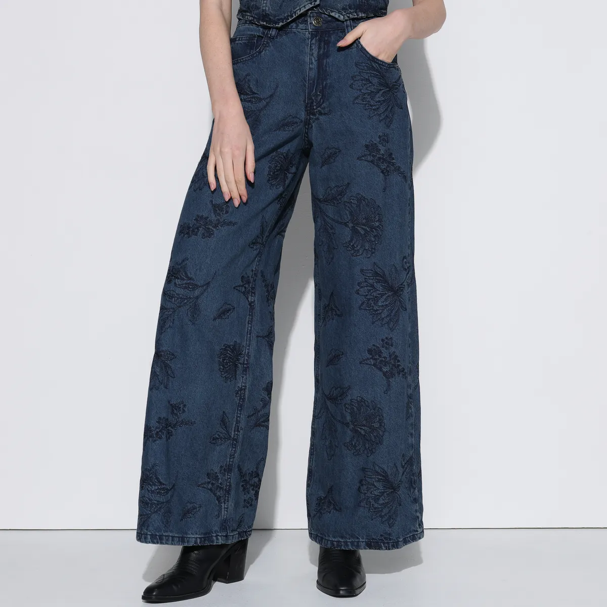 BASEMENT - Jean Wide leg Mujer Tiro medio con Bordado Basement