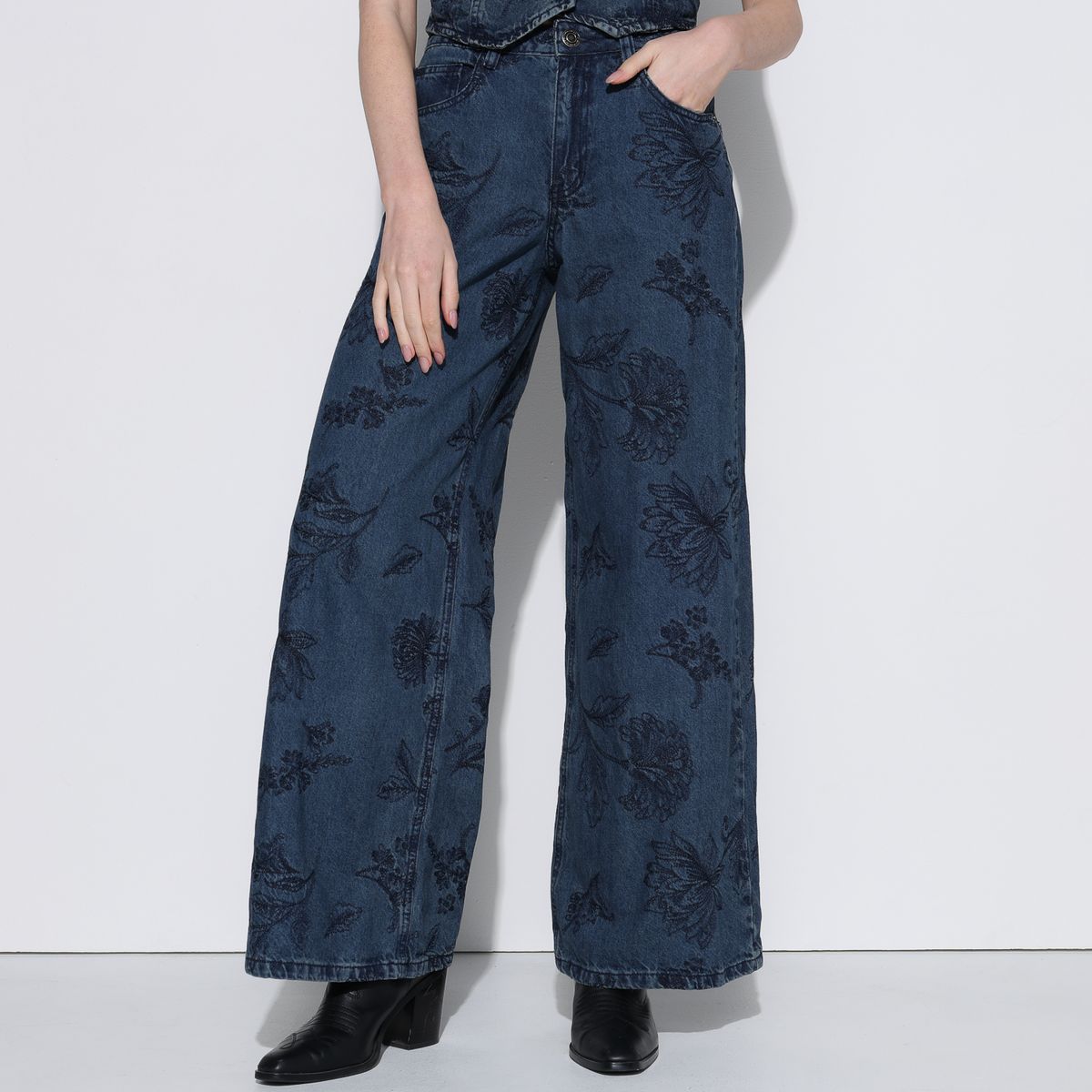 BASEMENT - Jean Wide leg Mujer Tiro medio con Bordado Basement