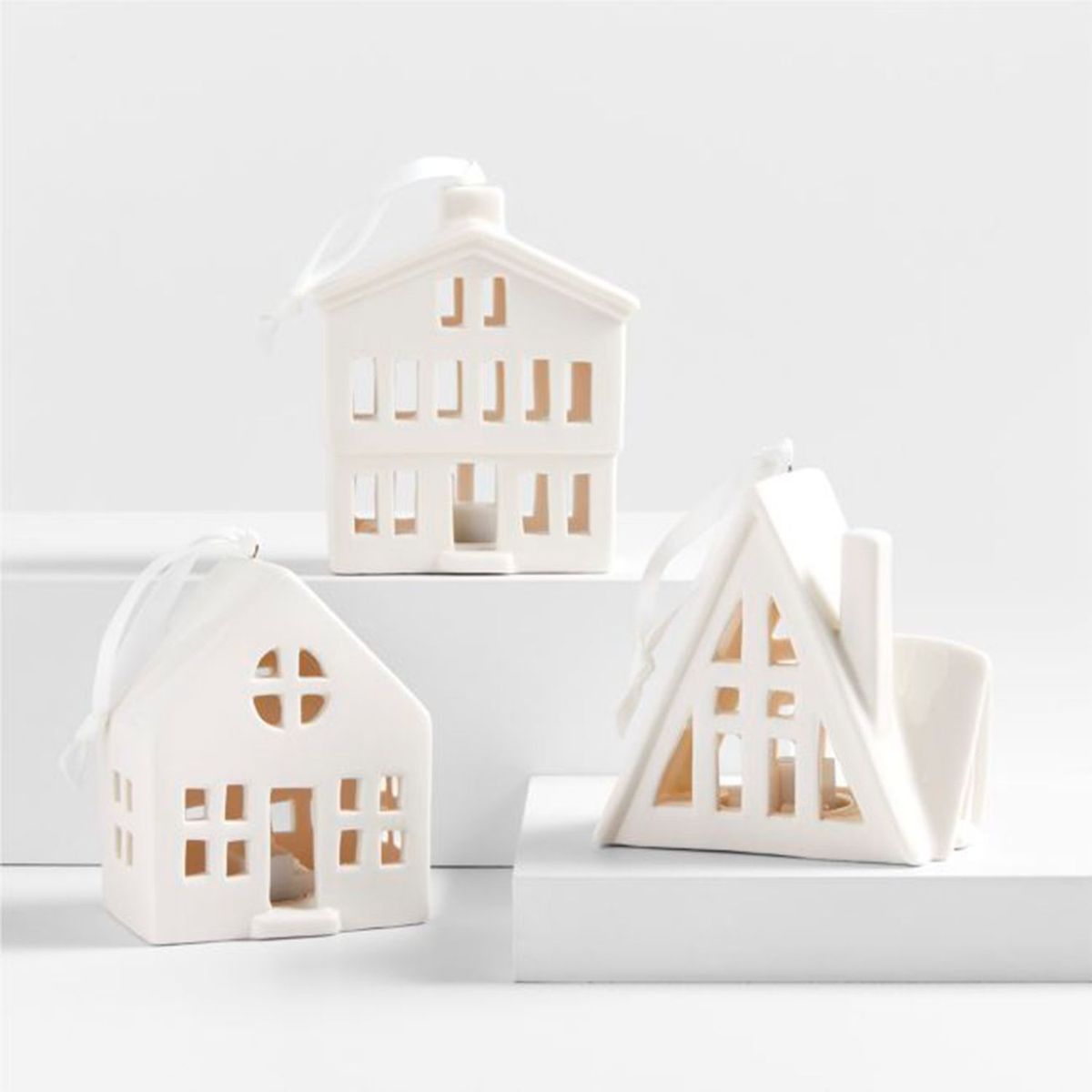 CRATE & BARREL - Adorno para árbol Ceramic House en Cerámica 9 cm x 9 cm