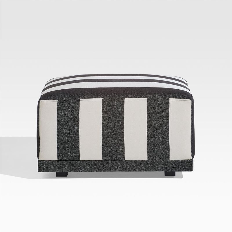 CRATE & BARREL - Puff Cerca